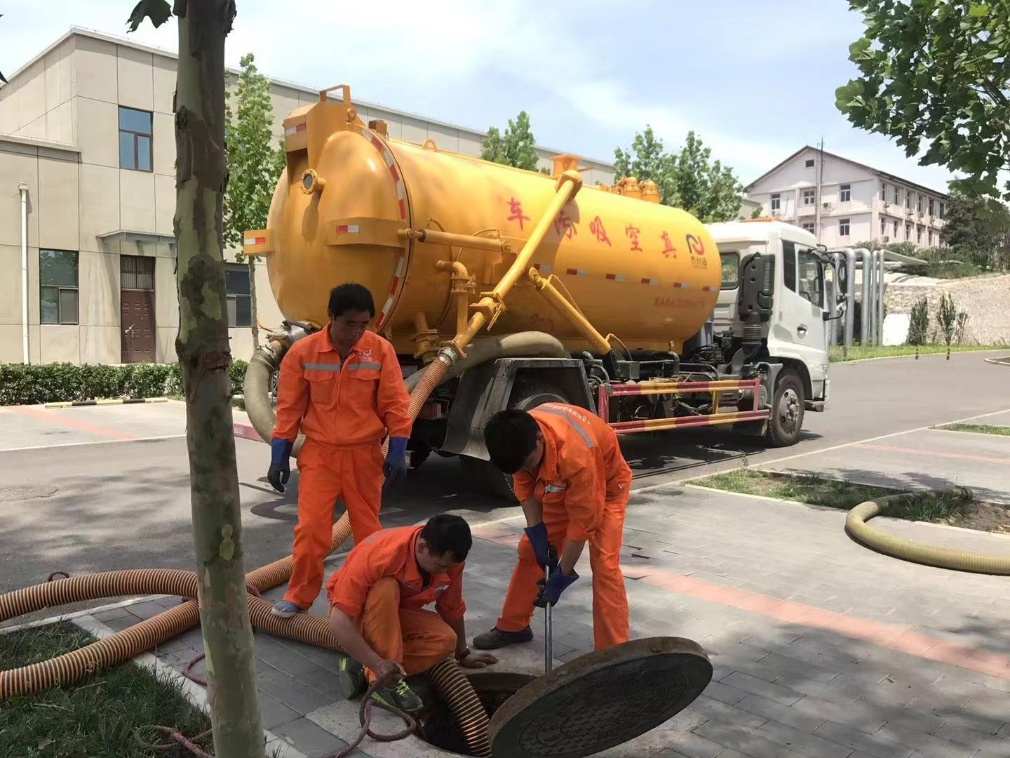 厚街镇化粪池清理与5-8吨吸粪车施工效率分析
